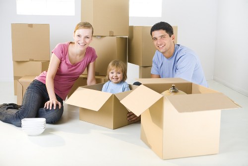 Packing and transport support for removals and storage in Mileend