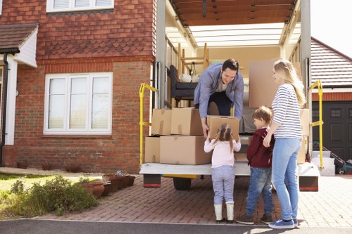 Professional flat removals planning in Mileend